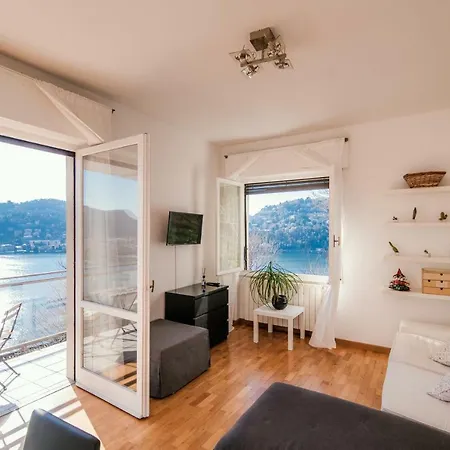 The Window On The Lake - By House Of Travelers -